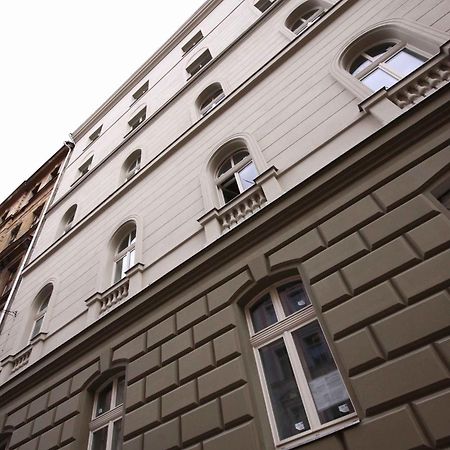 Pure White Hotel Прага Екстериор снимка
