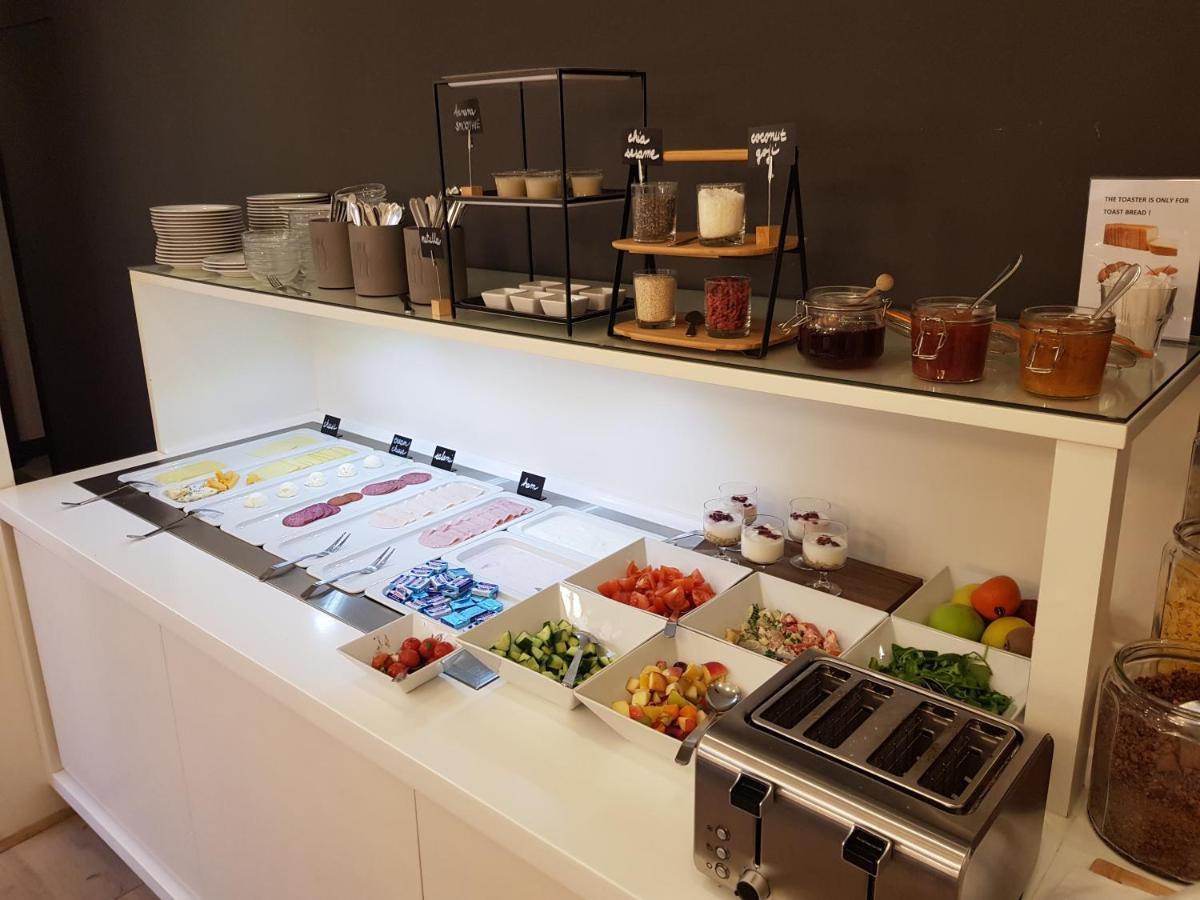 Pure White Hotel Прага Екстериор снимка