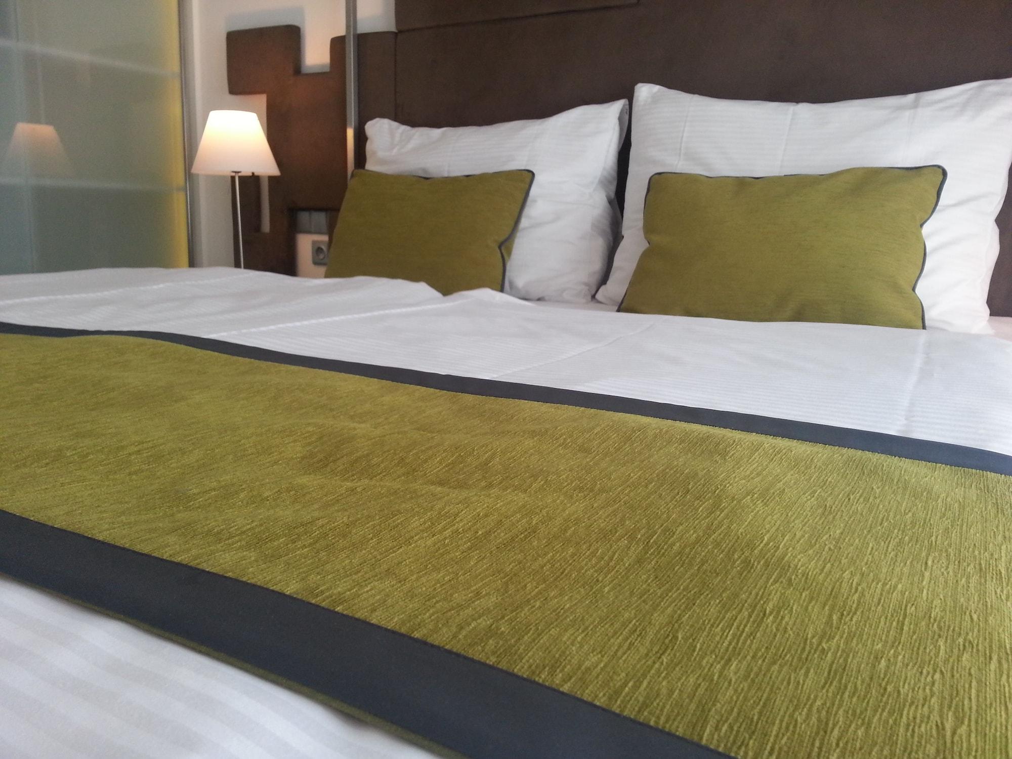 Pure White Hotel Прага Стая снимка
