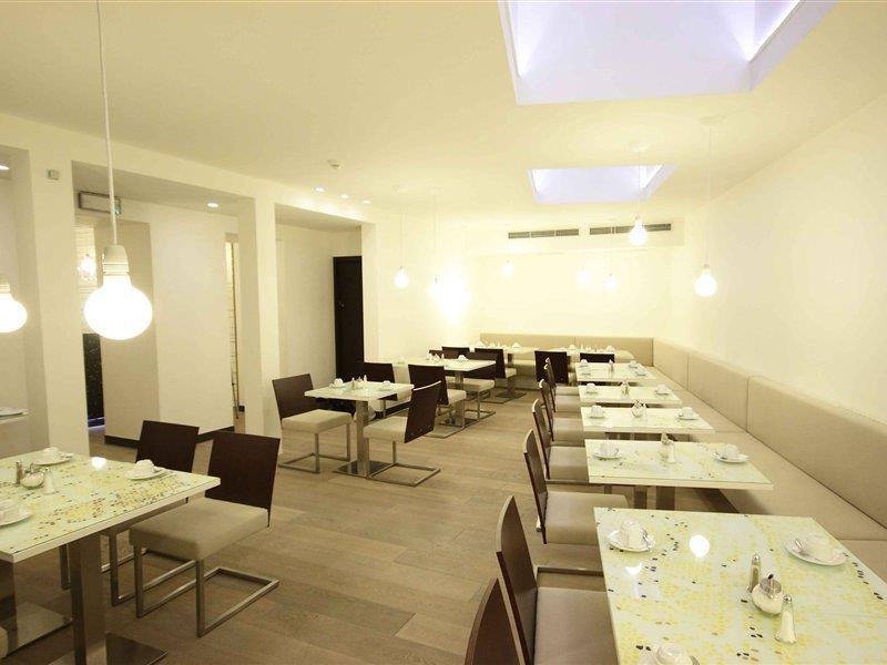 Pure White Hotel Прага Екстериор снимка