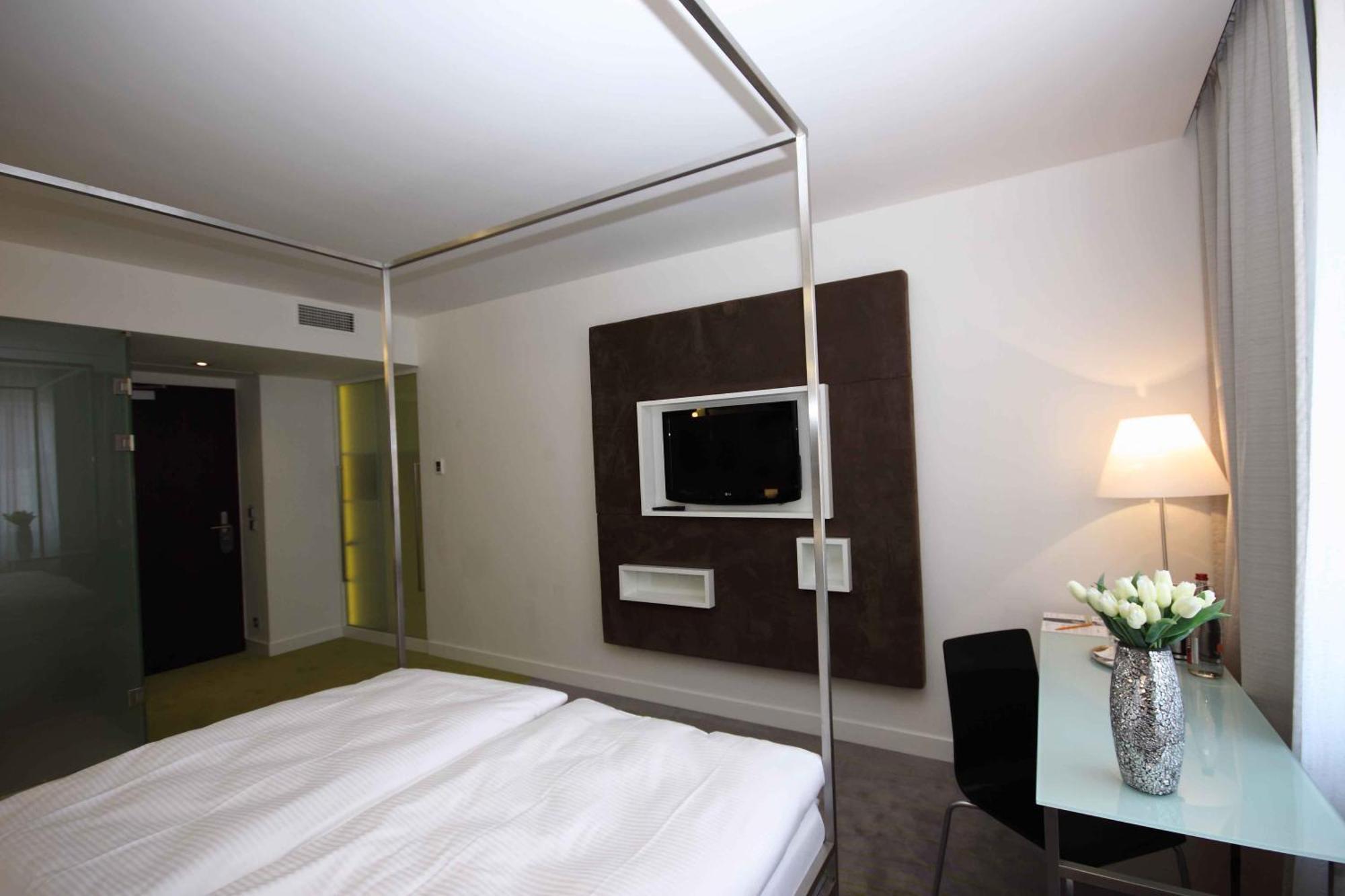 Pure White Hotel Прага Екстериор снимка