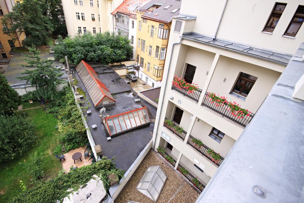 Pure White Hotel Прага Екстериор снимка