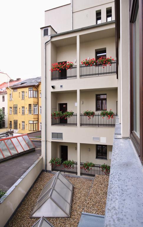 Pure White Hotel Прага Екстериор снимка