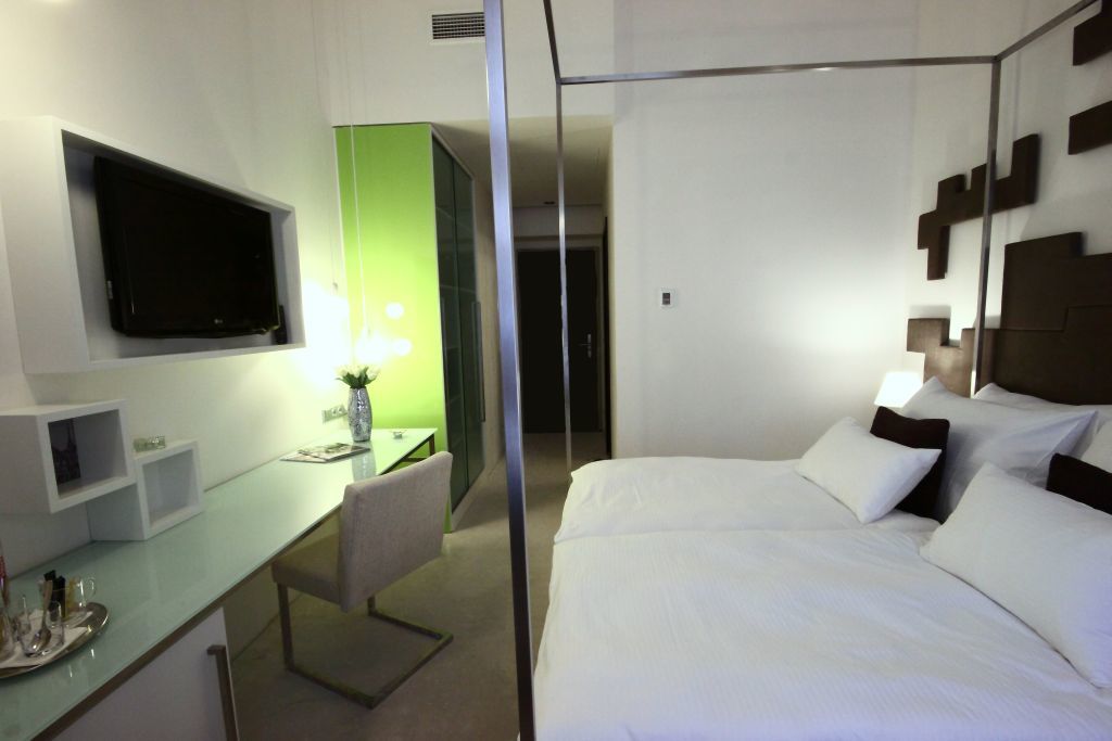 Pure White Hotel Прага Екстериор снимка