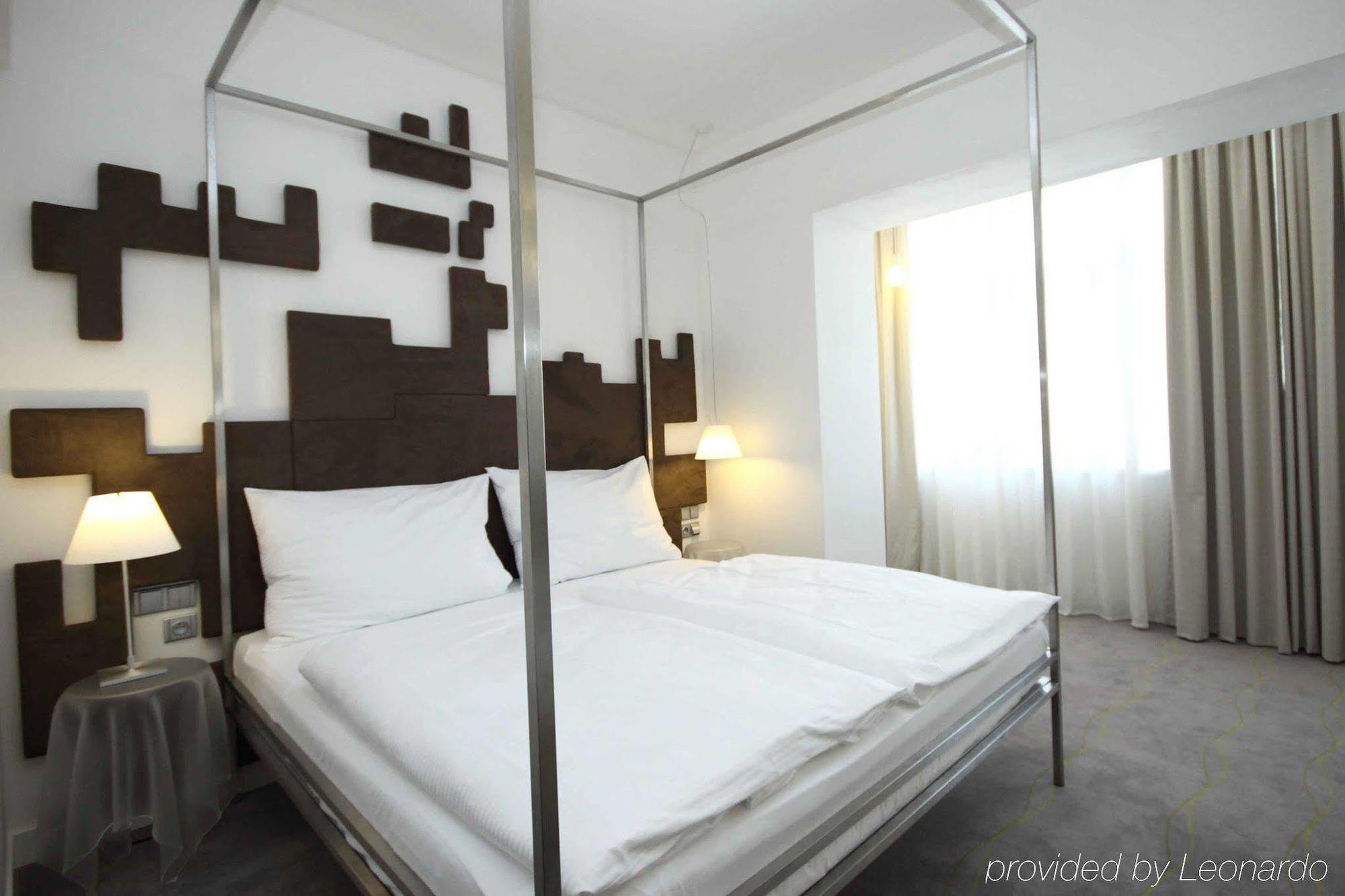 Pure White Hotel Прага Стая снимка