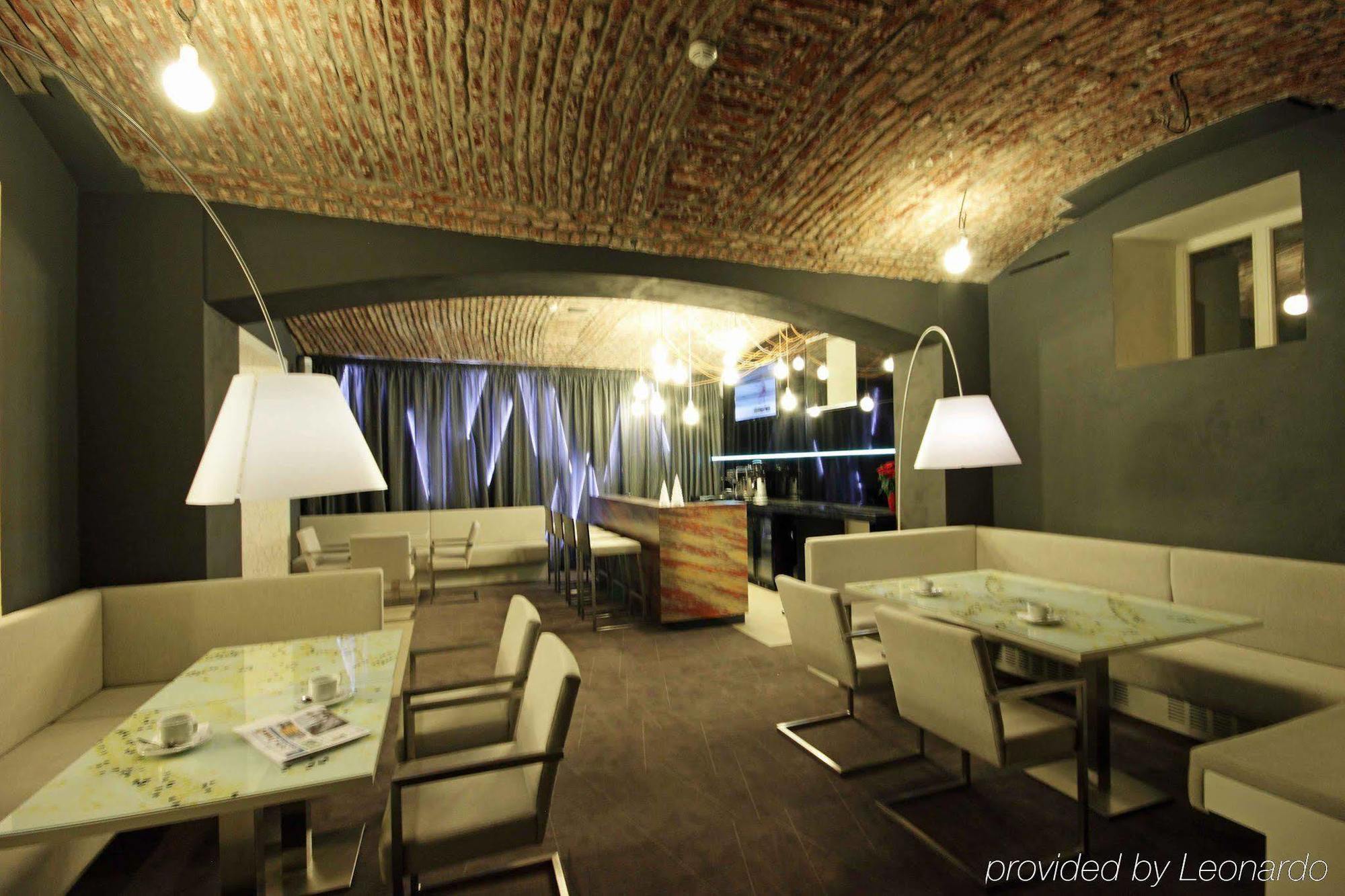 Pure White Hotel Прага Ресторант снимка