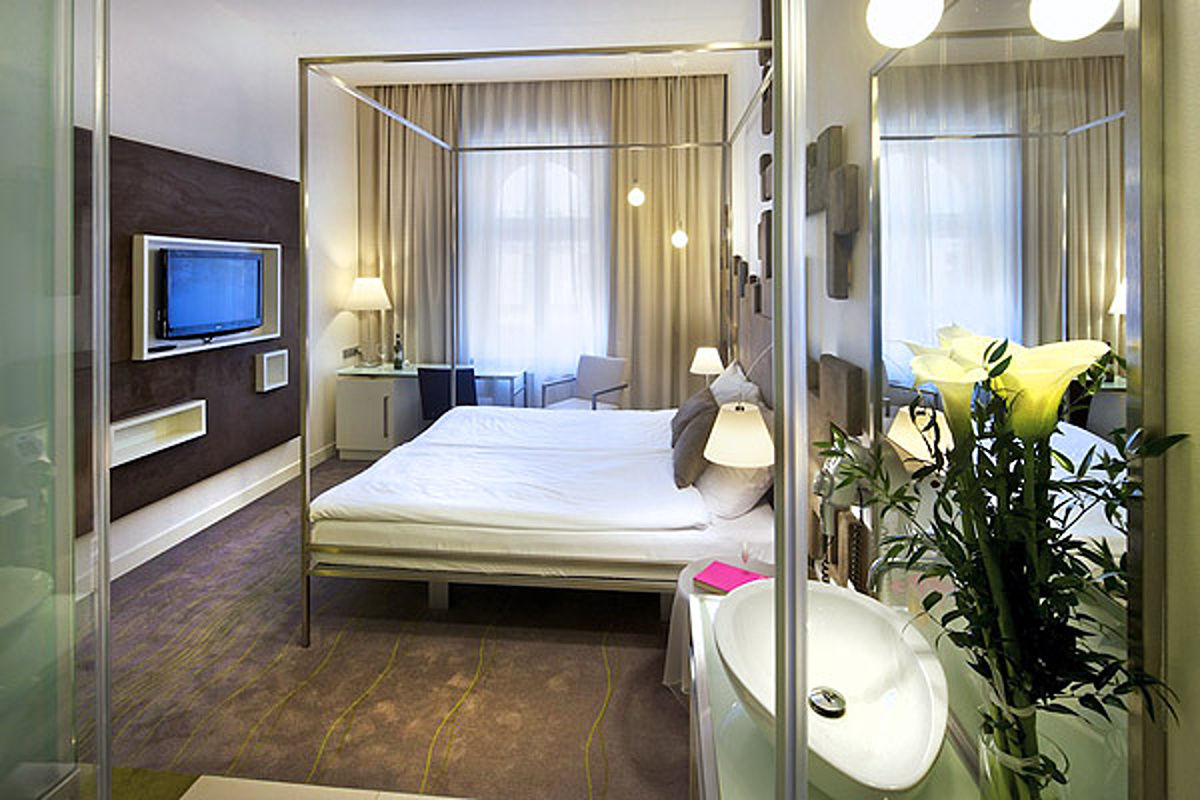 Pure White Hotel Прага Екстериор снимка