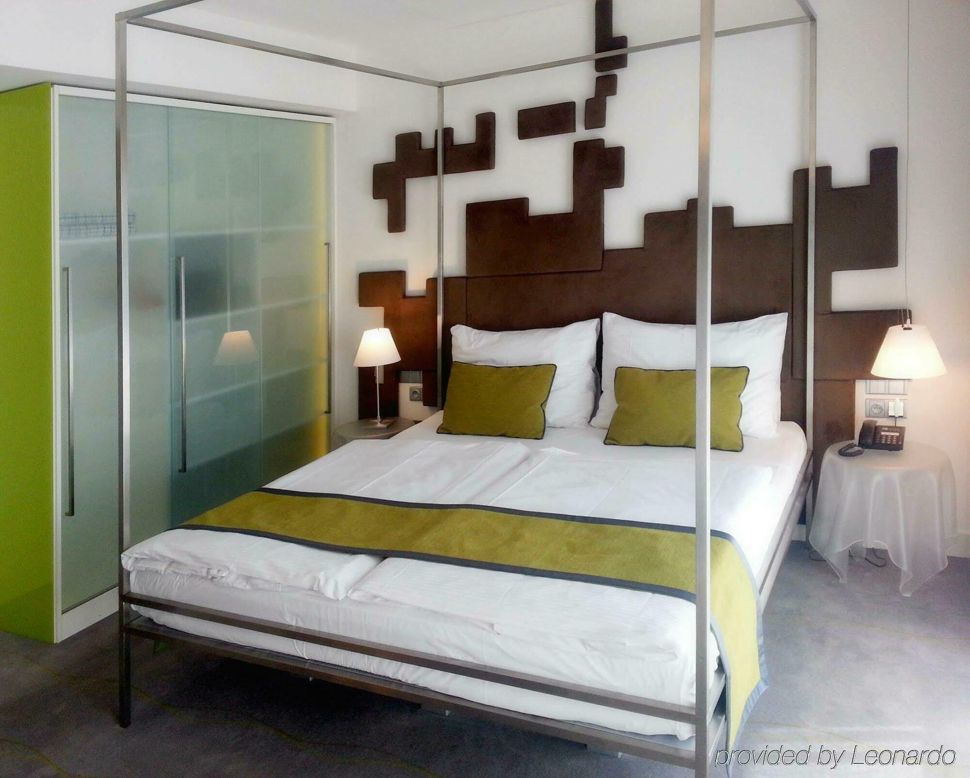 Pure White Hotel Прага Стая снимка