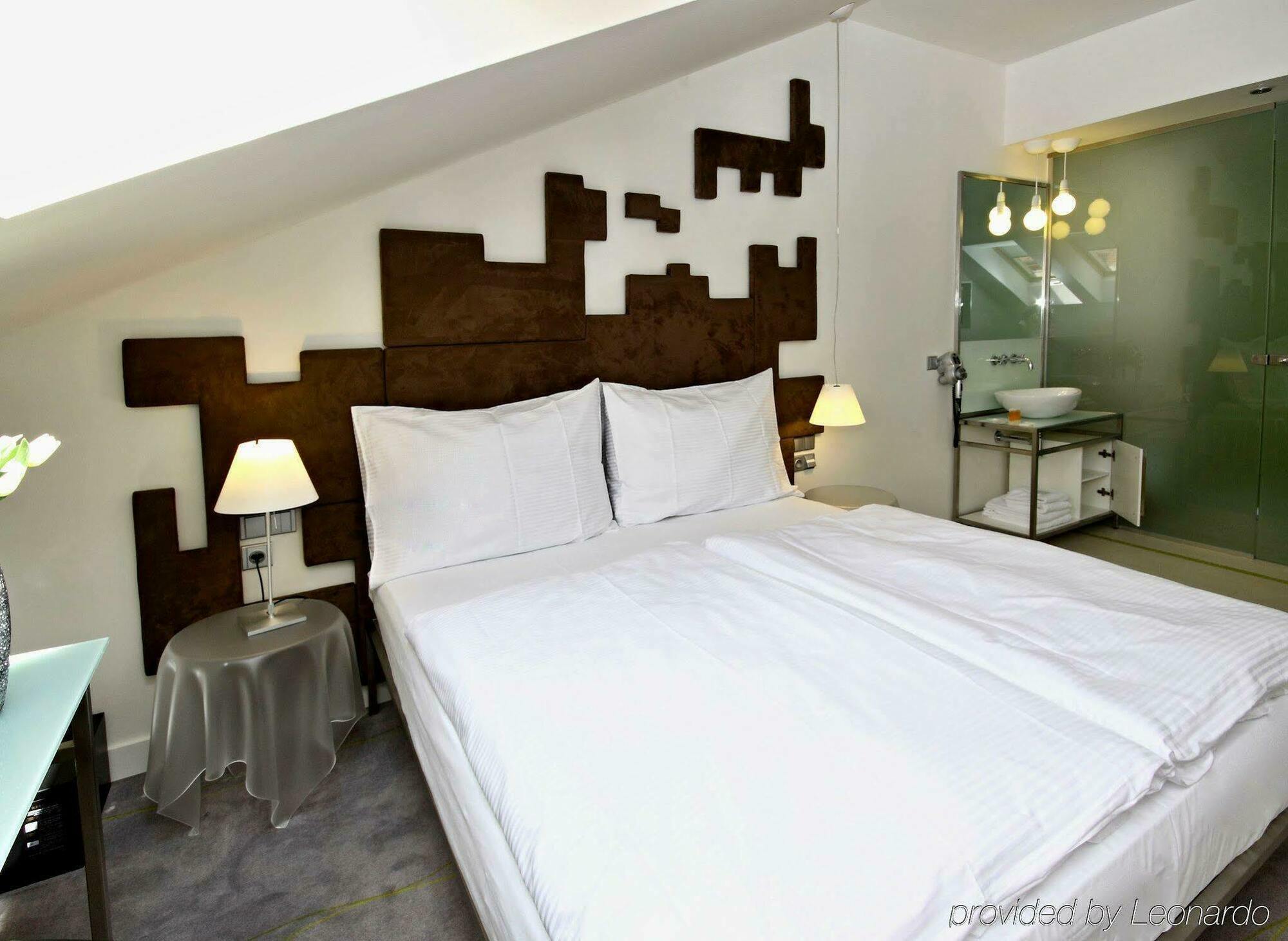 Pure White Hotel Прага Стая снимка
