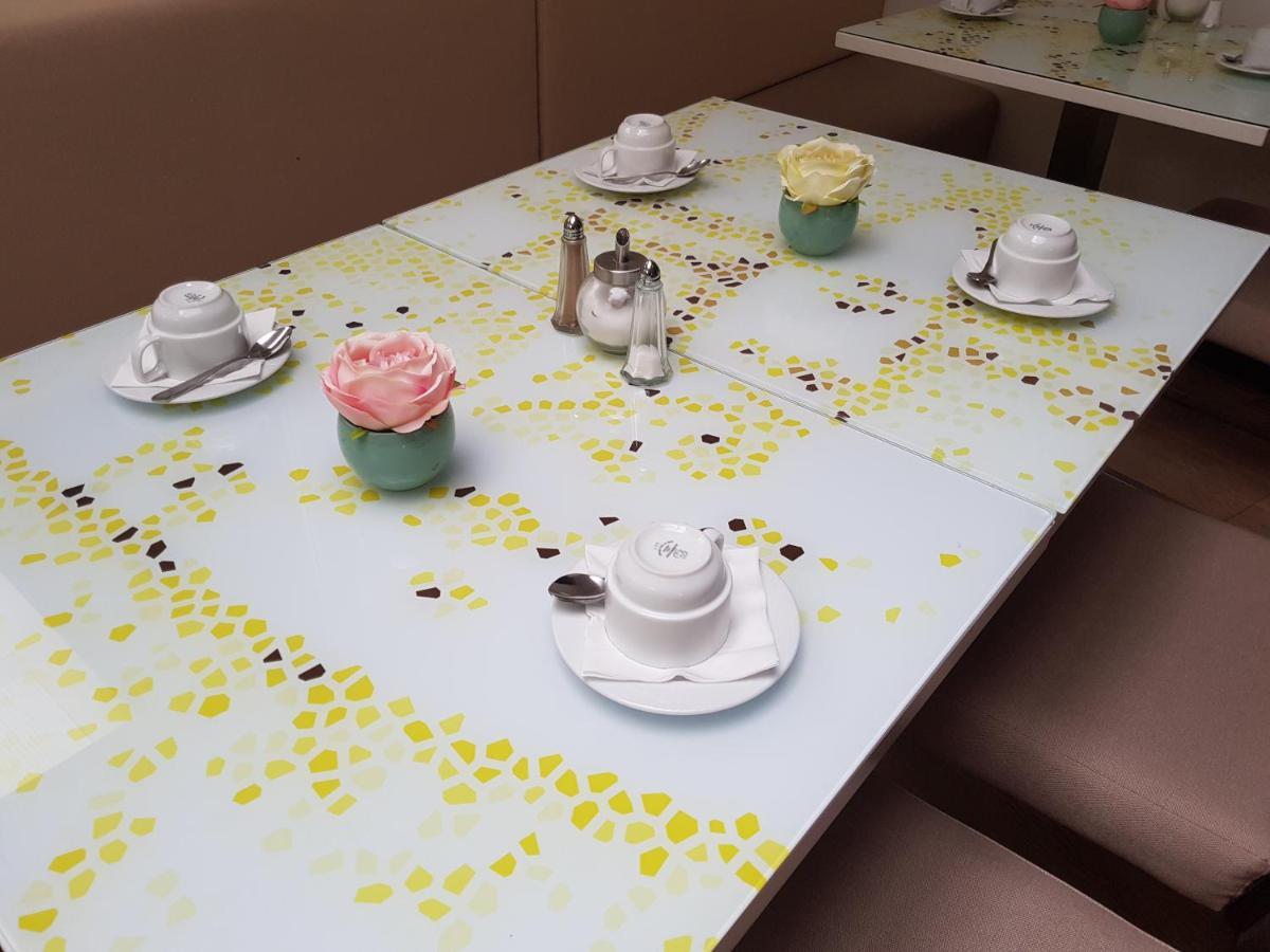 Pure White Hotel Прага Екстериор снимка